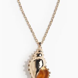 H&M White Lotus Gold Seashell Pendant Necklace
